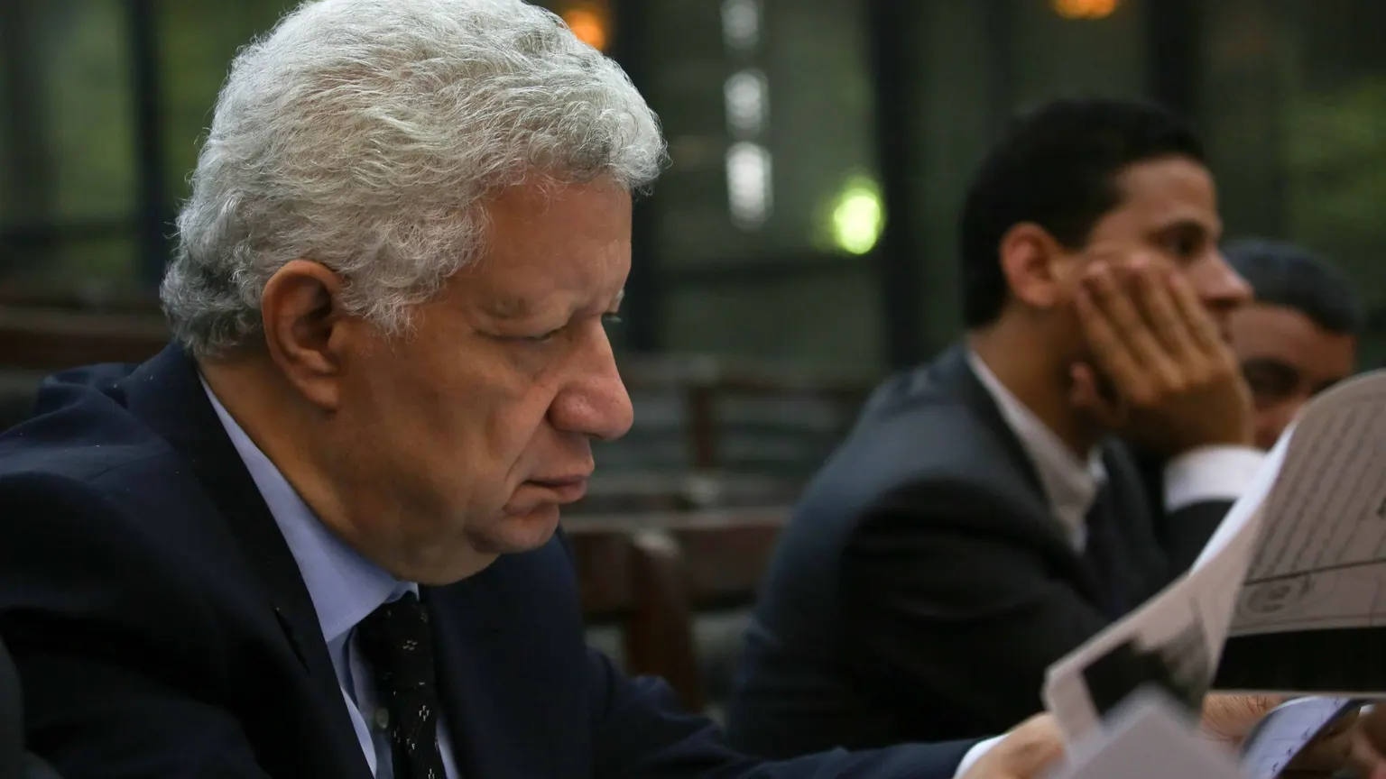صورة مرافقة للخبر: في رسالة إلى وزير الرياضة.. مرتضى منصور يهدد مجلس الزمالك: سأضربكم بالحذاء!