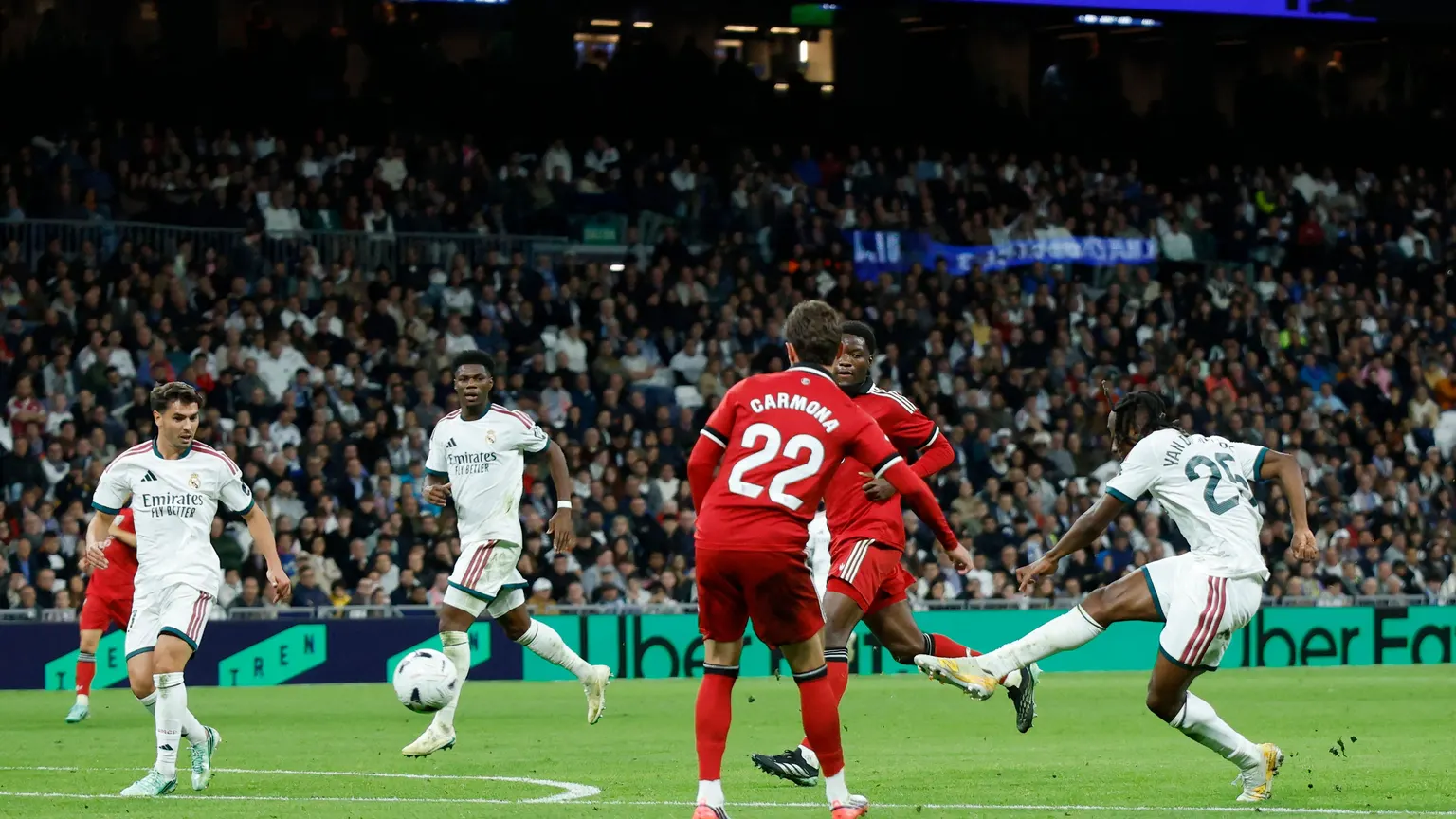 صورة مرافقة للخبر: "ريال مدريد يتحالف مع الحكام".. الصحافة الكتالونية تشعل النار قبل الكلاسيكو