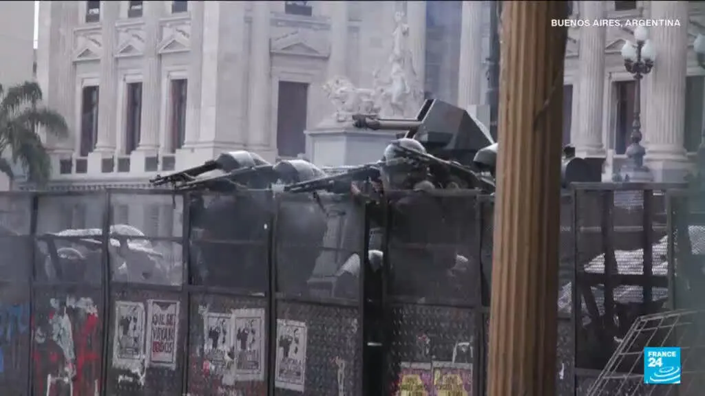 Image accompanying: Argentine demonstration over education cuts ends in clashes