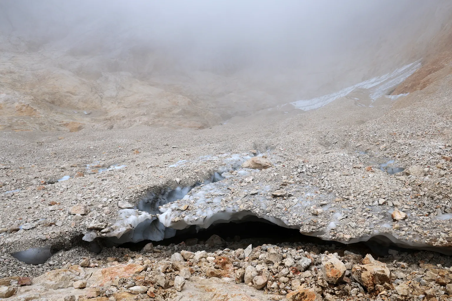 Image accompanying: Heat, scarce snow melting away Slovenia’s Alpine glaciers
