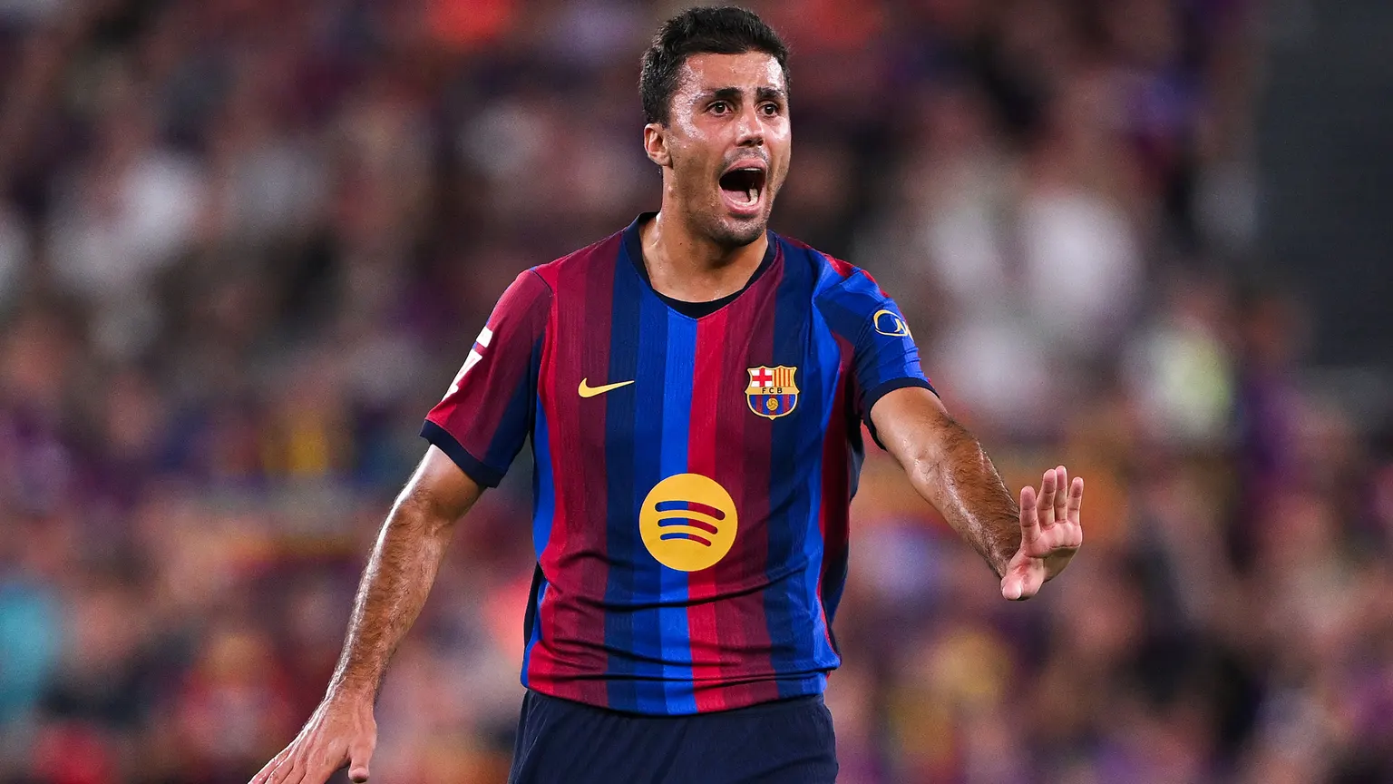 صورة مرافقة للخبر: بعد خسارة صفقة رودري.. ريال مدريد يتحرك للثأر من برشلونة في الميركاتو