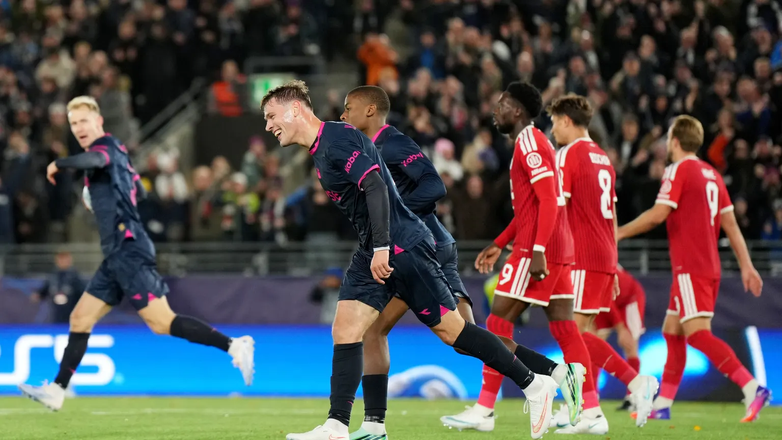 صورة مرافقة للخبر: فيديو: ريمونتادا لم تكتمل.. فايكنج يجرح كبرياء بايرن في مباراة جنونية بدوري الأبطال