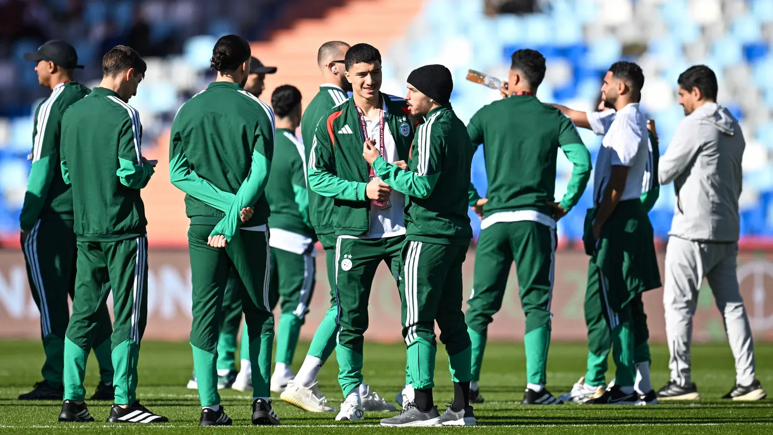 صورة مرافقة للخبر: موهبة إنتر على رادار منتخب الجزائر.. وعقبة تؤجل الحسم