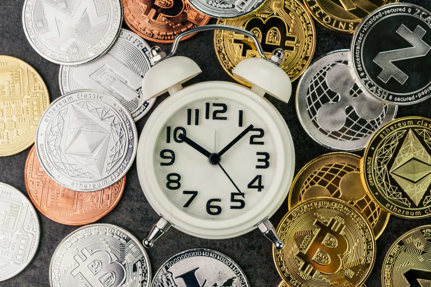 صورة مرافقة للخبر: سولانا تؤكد معاملة في 200 ميلي ثانية وبيتكوين تستغرق 10 دقائق. فهل تجعل السرعة العملة أكثر قيمة؟