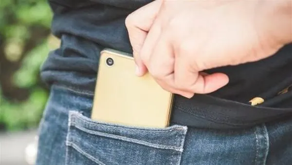 صورة مرافقة للخبر: خلال ساعات، محاكمة عاطلين بتهمة سرقة الهواتف المحمولة في السلام