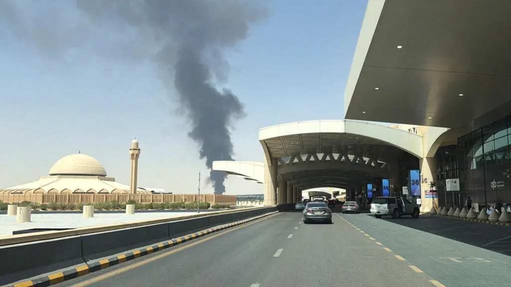 Image accompanying: Riyadh airport strike kills 12, Saudi Arabia threatens 'decisive' response