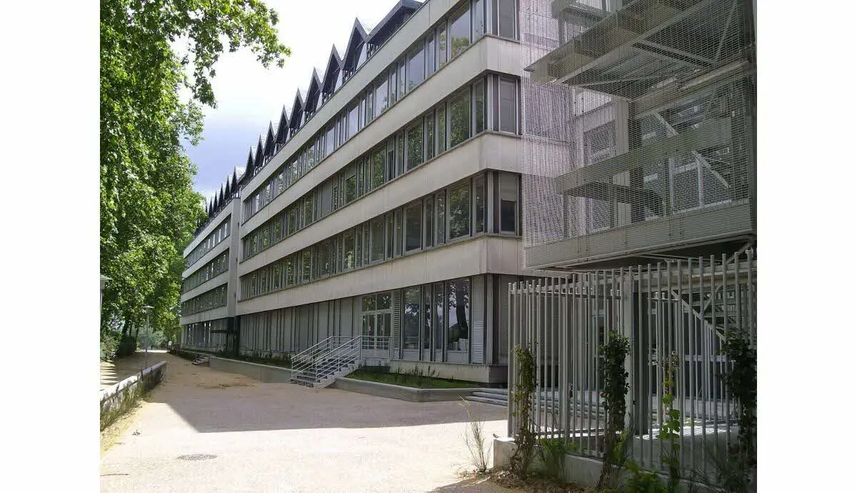Image accompagnant : Indre-et-Loire. Propos racistes, antisémites et références à Samuel Paty : un cours en visio piraté à Tours