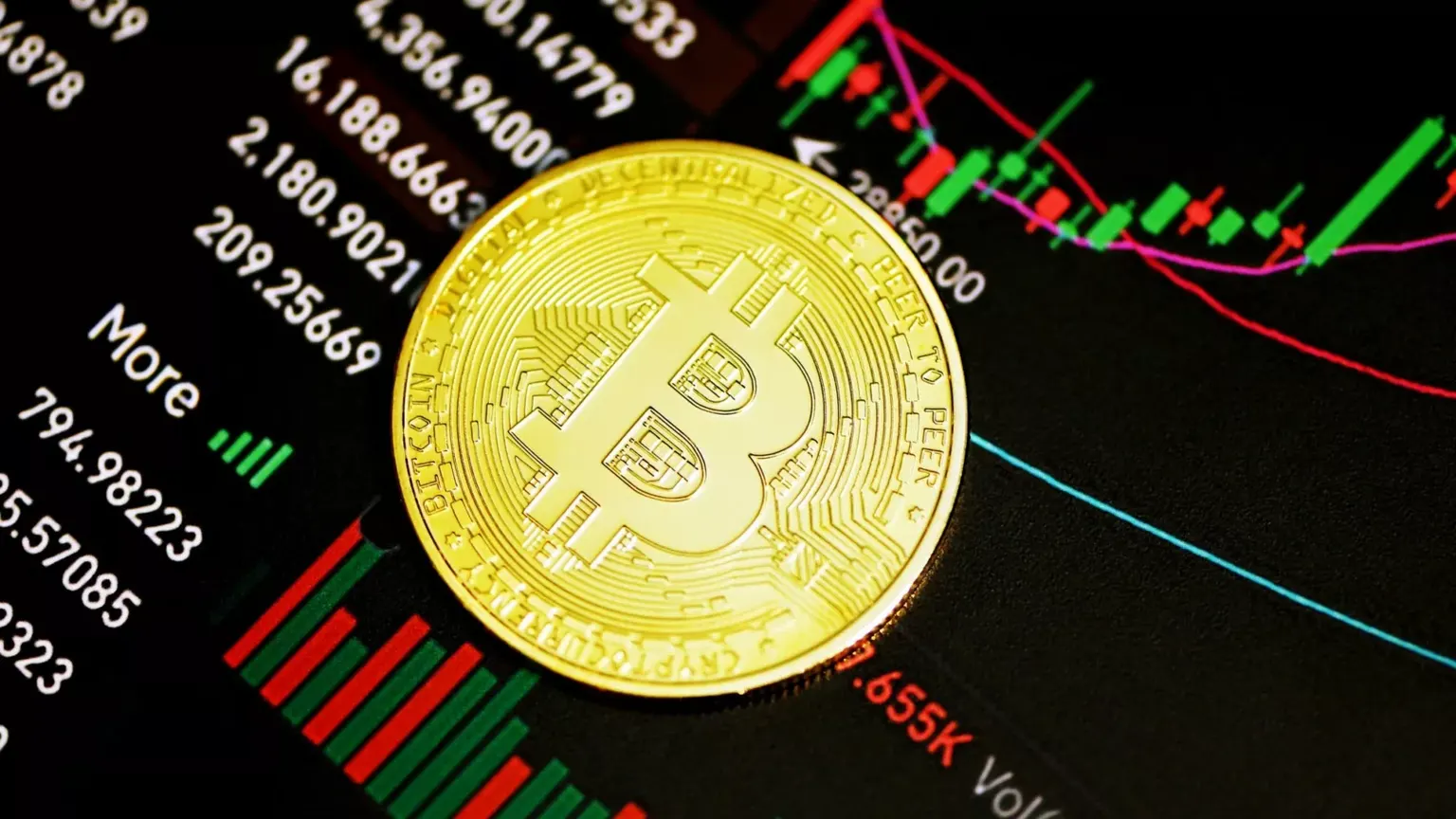 صورة مرافقة للخبر: بيتكوين تهبط دون 82,000 دولار مع تجاوز التصفيات مليار دولار
