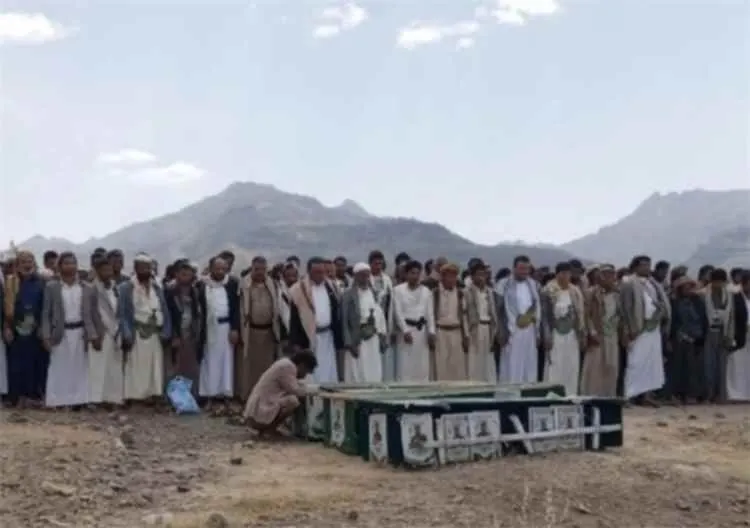 صورة مرافقة للخبر: في يوم واحد... مليشيا الحوثي تقر بمصرع 20 عنصرًا ينتمون لمحافظة واحدة فقط - [أسماء]