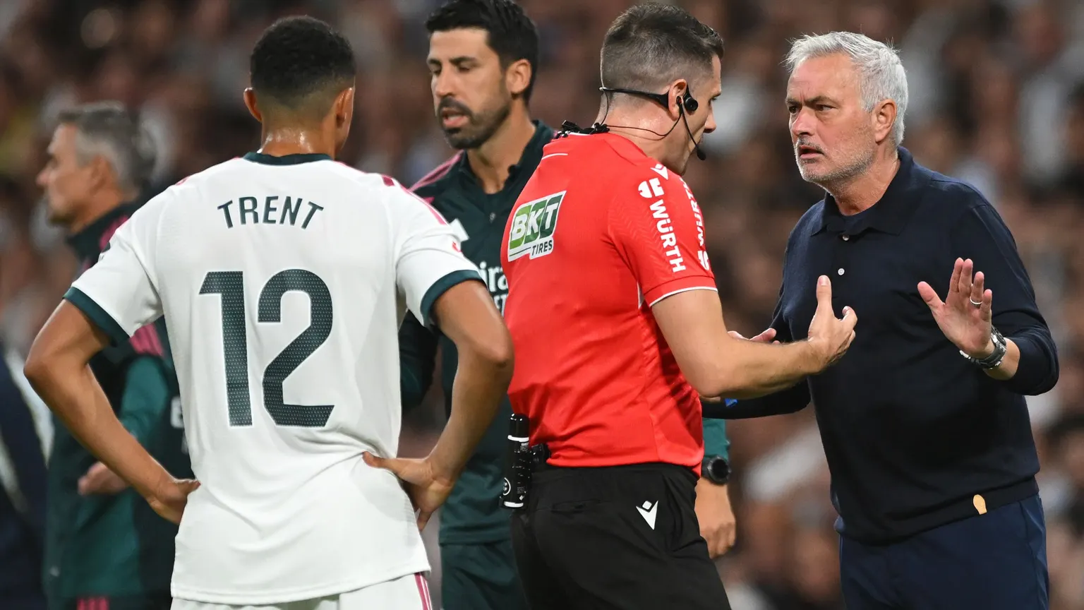 صورة مرافقة للخبر: سبق له طرد مورينيو.. الكشف عن حكم مباراة ريال مدريد وروما