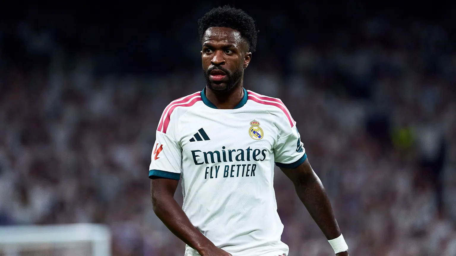 صورة مرافقة للخبر: "الصفقة الأغلى تسحب الحصانة".. ديوماندي يدمر عرش فينيسيوس في مدريد