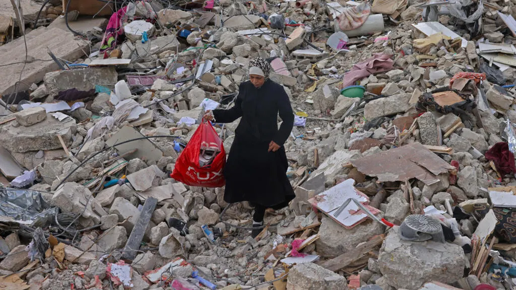 صورة مرافقة للخبر: بحضور بن غفير...السلطات الإسرائيلية تهدم مبنى سكنيا في القدس الشرقية يقطنه نحو 70 فلسطينيا