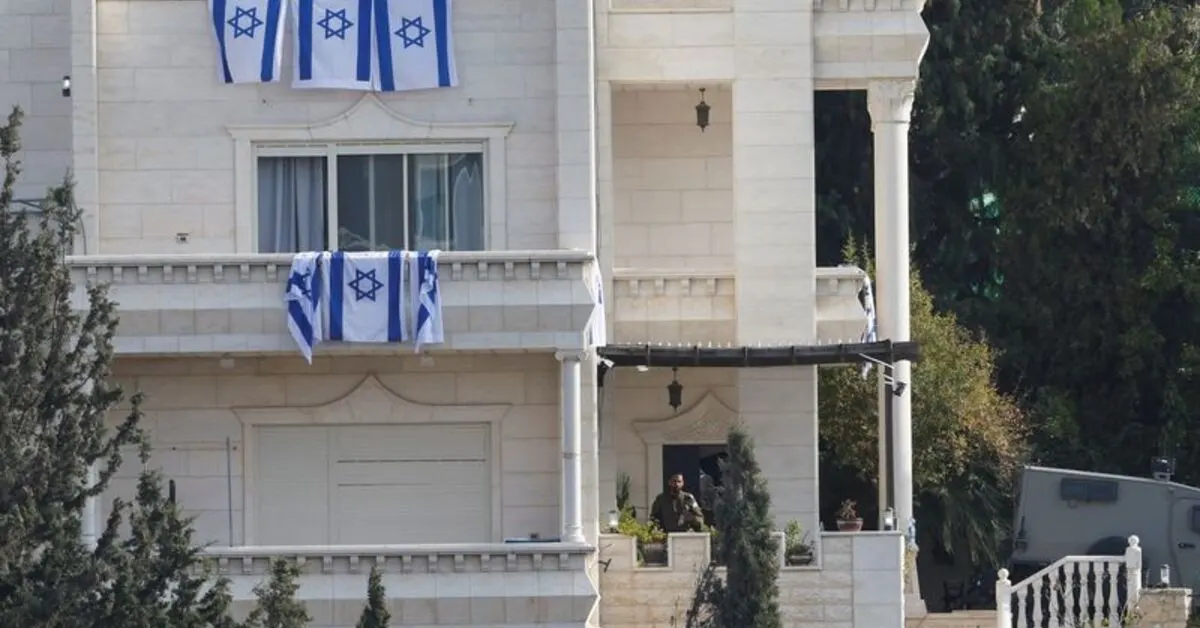Image accompanying: Around 1,200 Palestinians are displaced in Hebron as Israel begins military operation