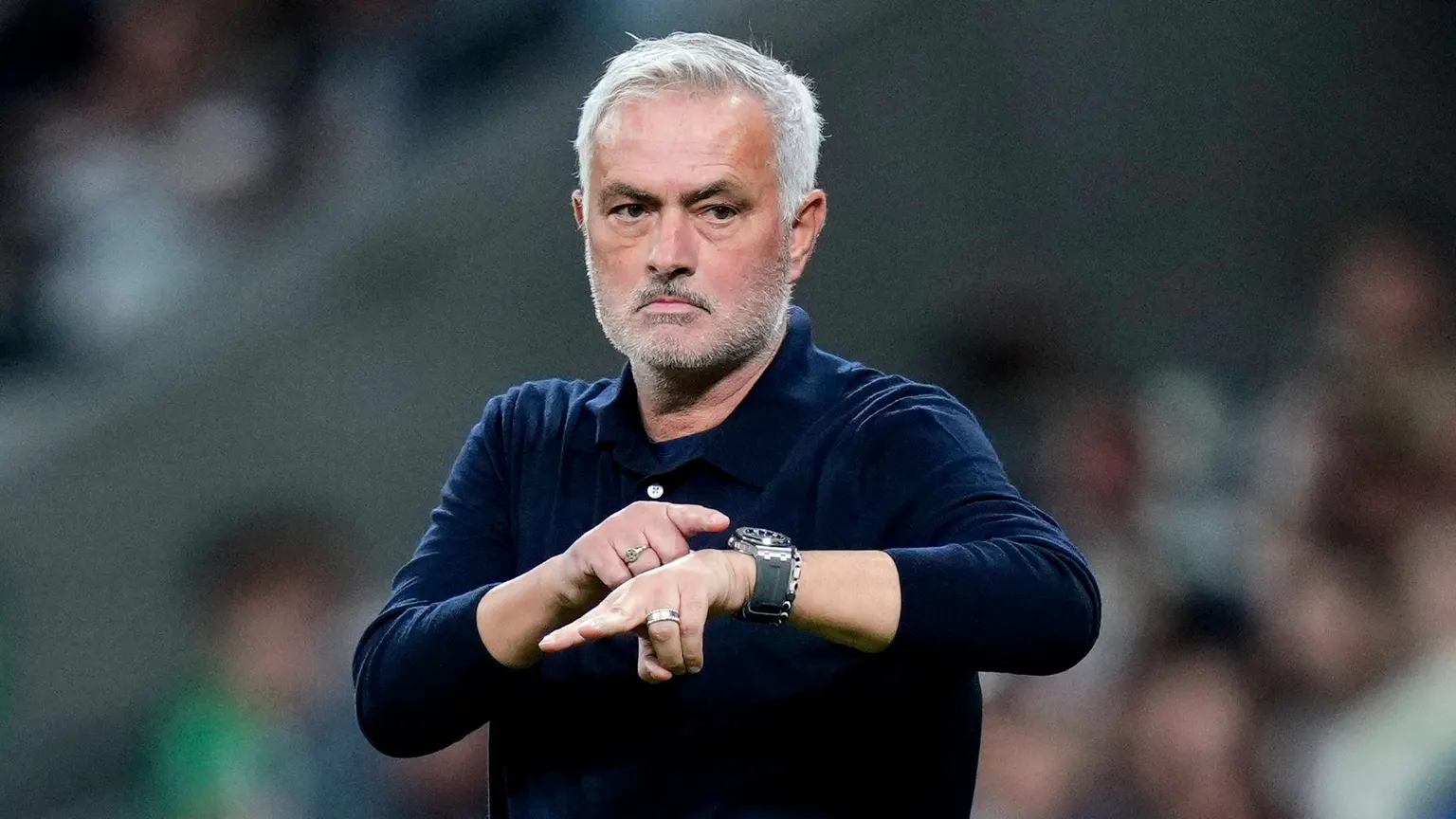 صورة مرافقة للخبر: 3 تغييرات ومفاجأة.. مورينيو يعيد فينيسيوس لتشكيل ريال مدريد ضد روما