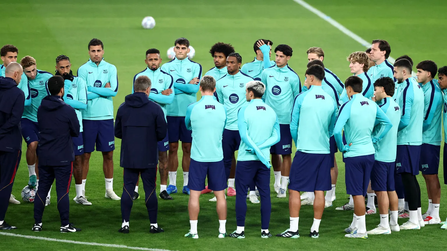 صورة مرافقة للخبر: لاعب برشلونة يحسم مصيره بعد البقاء في ثلاجة فليك