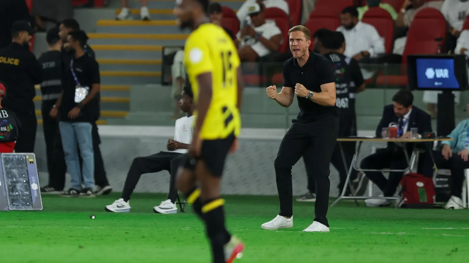 صورة مرافقة للخبر: قرار مفاجئ.. مدرب الاتحاد السعودي يشهر سلاحه لتعويض سقطة الهلال