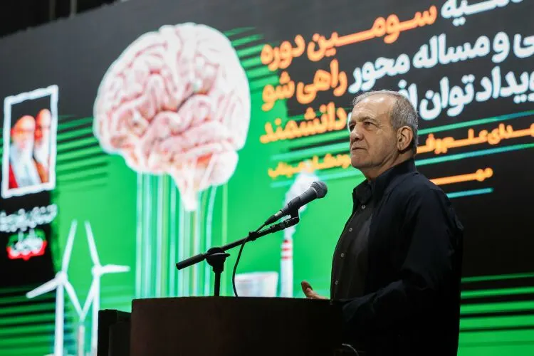 صورة مرافقة للخبر: رئیس الجمهوریة: الأعداء يسعون إلی بث الفرقة داخل البلاد