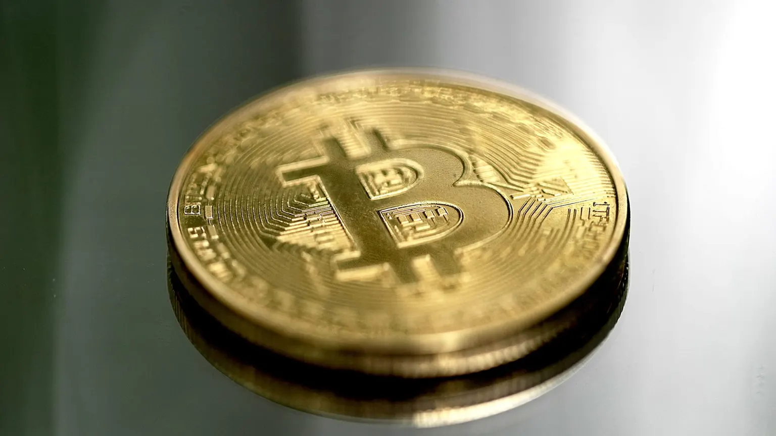صورة مرافقة للخبر: تداول بيتكوين بـ 82 ألف دولار وسط ضغوط ارتفاع النفط وتوقعات السياسة النقدية الأمريكية