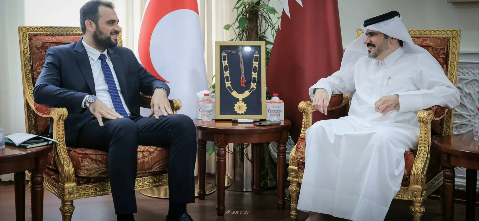صورة مرافقة للخبر: الخارجية تبحث مع “الهلال القطري” استكمال فتح مكتب تمثيلي في دمشق
