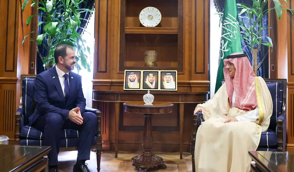 Image accompanying: Saudi climate envoy meets ambassador of Ireland in Riyadh