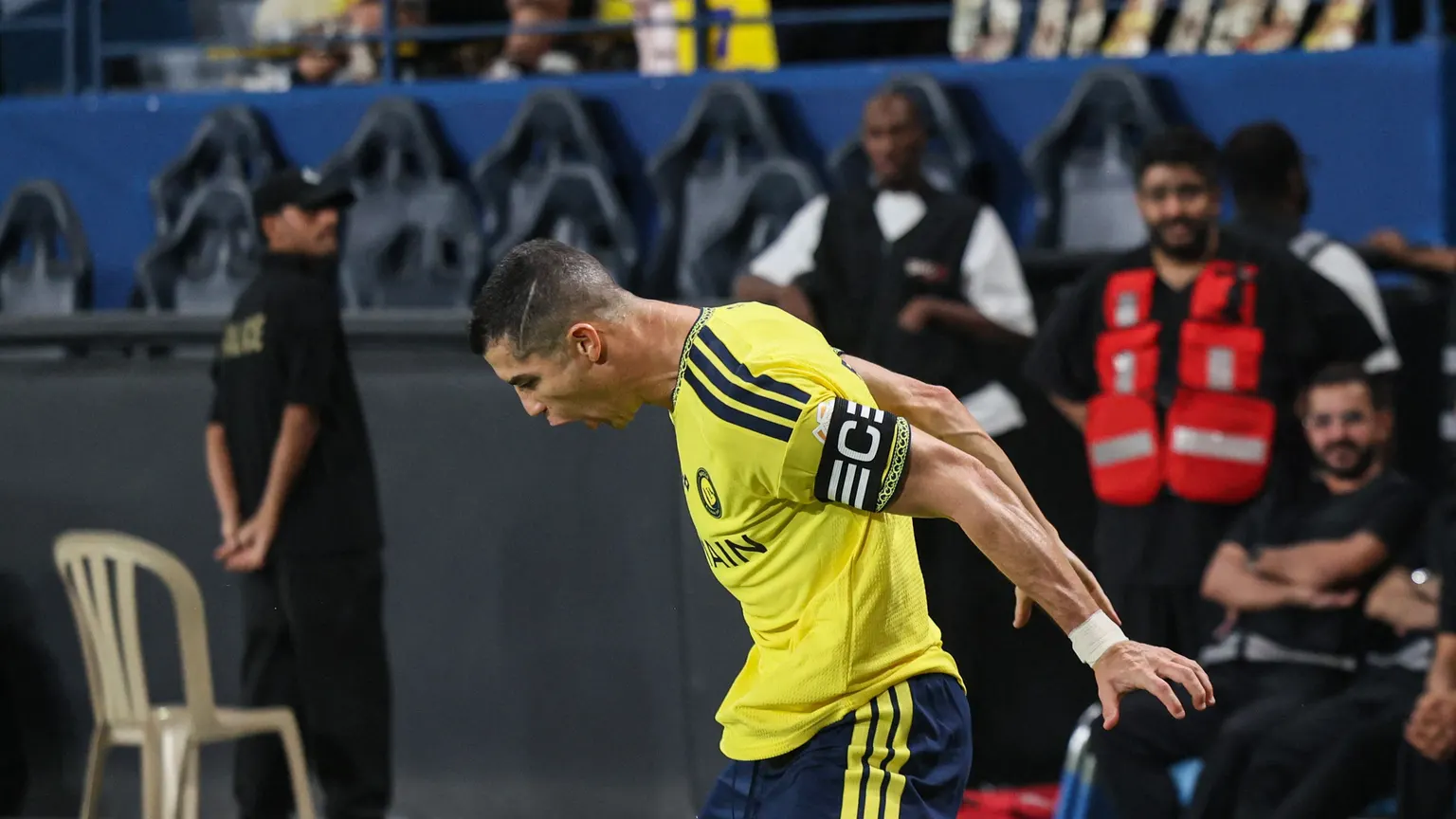 صورة مرافقة للخبر: الاتحاد البرتغالي يفاجئ رونالدو بخطوة تثير التساؤلات.. هل انتهت الأزمة؟