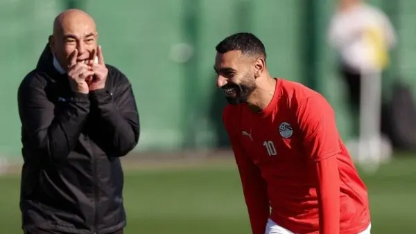 صورة مرافقة للخبر: عاوز تقول حاجة؟.. كواليس أزمة محمد صلاح وحسام حسن في المنتخب