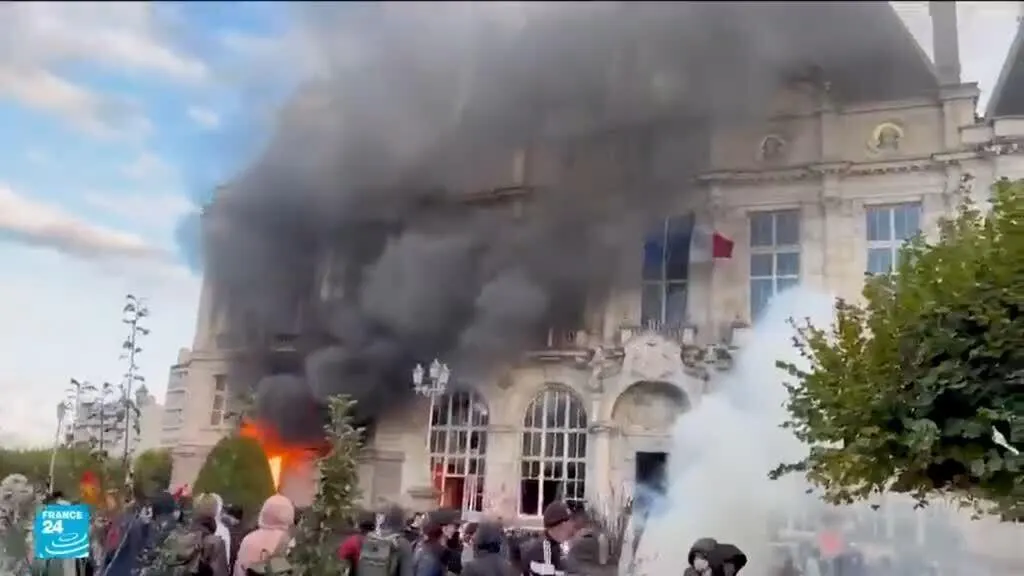 صورة مرافقة للخبر: فرنسا: حريق بلدية ليموج يقود إلى توقيف ناشط من اليسار المتطرف وسط جدل حول الأدلة