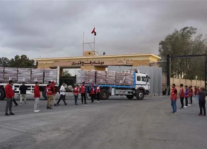 صورة مرافقة للخبر: تحرك الدفعة الـ 302 من شاحنات المساعدات إلي قطاع غزة