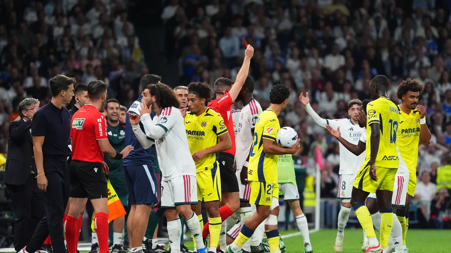 صورة مرافقة للخبر: ضربة موجعة لرواية مدريد: تقرير حكم مباراة فالنسيا يكشف "أكاذيب" الريال