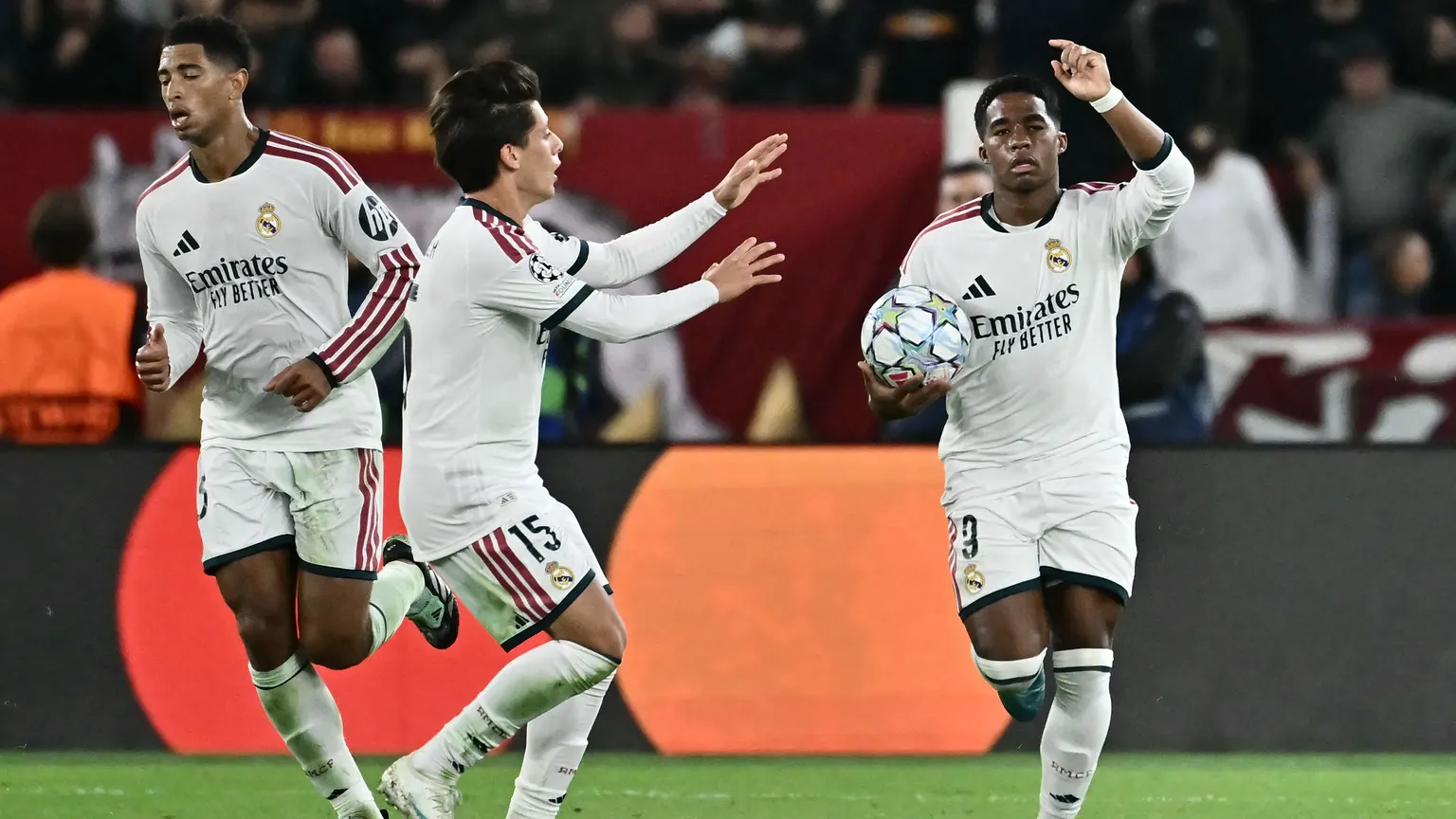 صورة مرافقة للخبر: رهان فاشل.. ريال مدريد يحبط خطط آرسنال والسيتي لضم نجمه