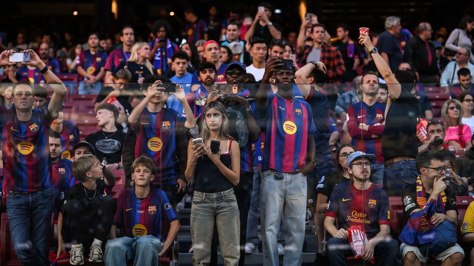 صورة مرافقة للخبر: الكلاسيكو تحت تهديد الإضراب.. وبرشلونة يستعين بنموذج ريال مدريد لإنقاذ الموقف
