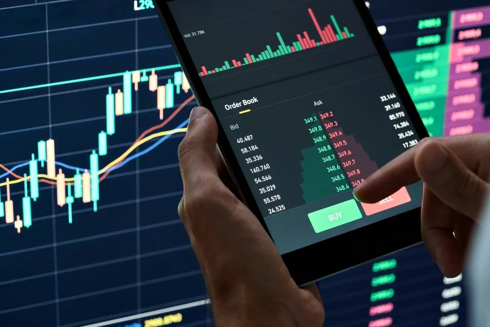 صورة مرافقة للخبر: إغلاق السوق: تراجع المؤشر السعودي الرئيسي بنسبة 0.65% إلى 10,123