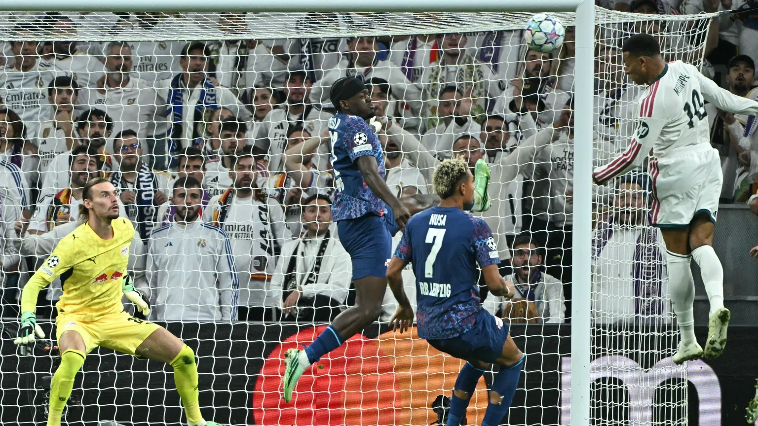 صورة مرافقة للخبر: مبابي يتصدر التشكيل المثالي لدوري أبطال أوروبا.. وغياب تام للاعبي برشلونة