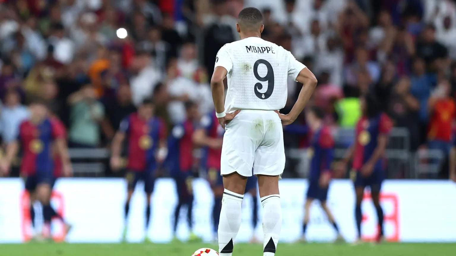 صورة مرافقة للخبر: قبل الكلاسيكو.. برشلونة ورافينيا يسحقان ريال مدريد ومبابي بلغة الأرقام