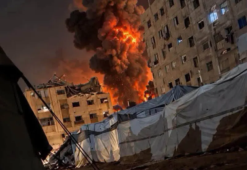 صورة مرافقة للخبر: شهيدة ومصابون بقصف الاحتلال وإطلاق نار مدفعي متواصل بغزة