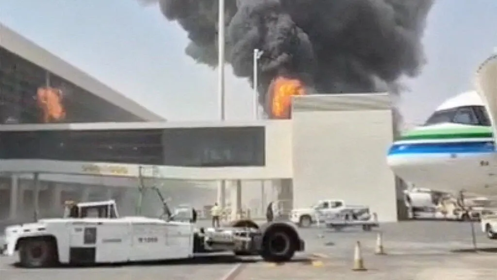 Image accompagnant : Guerre au Yémen en direct : l'aéroport de Riyad encore fermé lundi après les attaques houthies