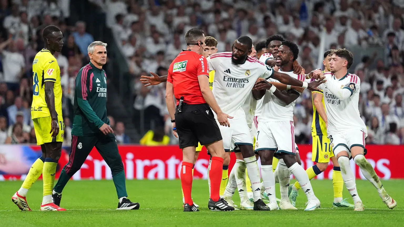 صورة مرافقة للخبر: قناة ريال مدريد تشكّك في معايير التحكيم الإسباني وتشعل الجدل
