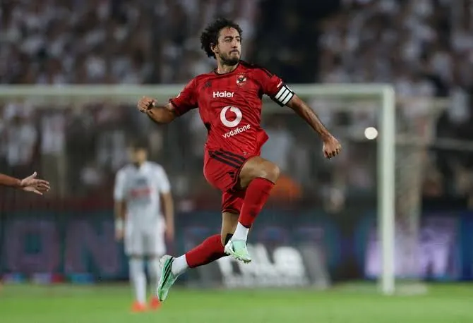 صورة مرافقة للخبر: الأهلي يحسم القمة المصرية ويتصدر الدوري بفوزه على الزمالك