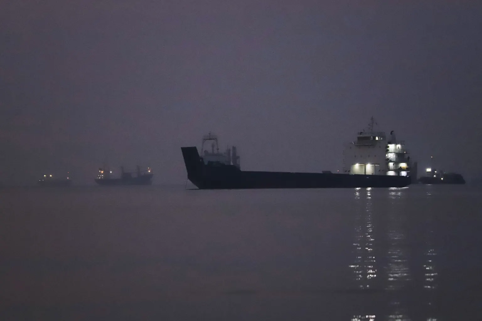 Image accompanying: Two ships hit by projectiles in Hormuz strait: maritime agency