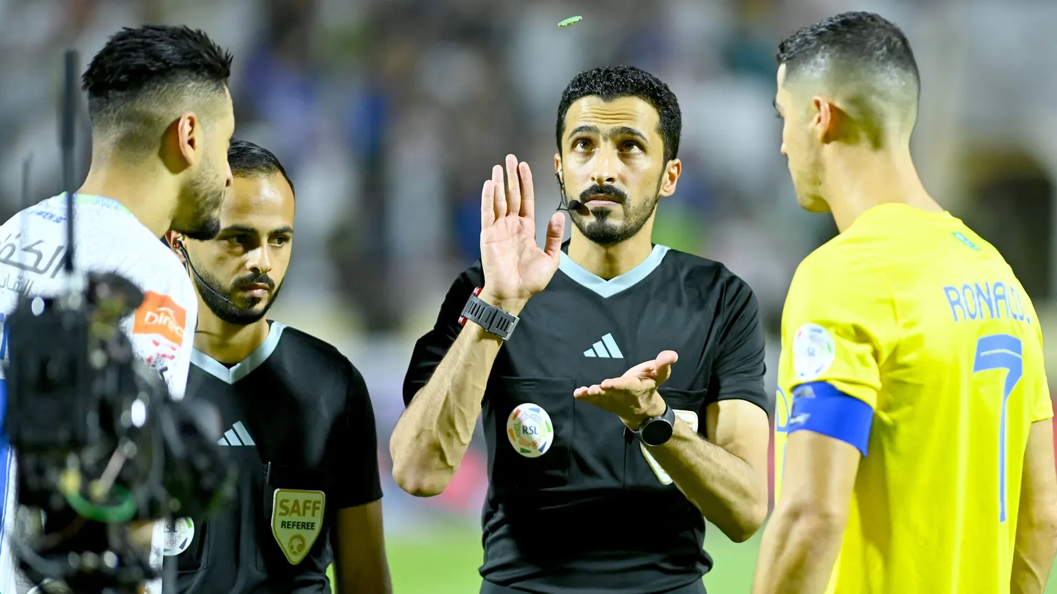 صورة مرافقة للخبر: فيديو: بهدف خرافي.. مراد باتنا يزحف نحو عرش رونالدو في دوري روشن