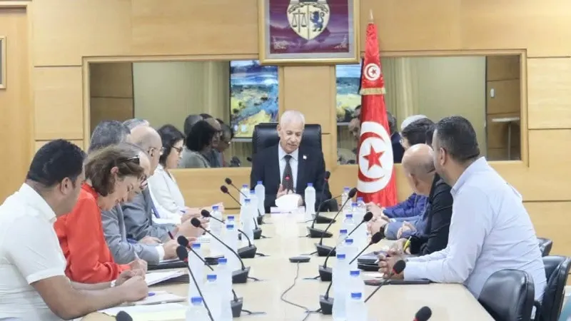 صورة مرافقة للخبر: وزير التجارة يبحث مع المساحات التجارية الكبرى تخفيض أسعار مواد استهلاكية