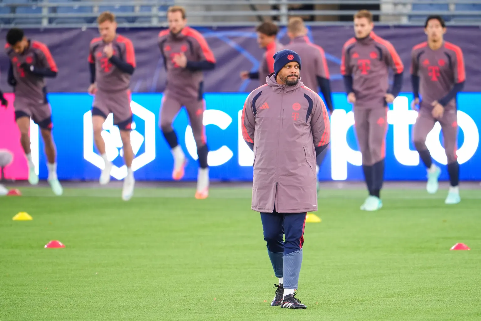 Image accompanying: Bayern Munich coach Vincent Kompany hospitalized after collapsing at training