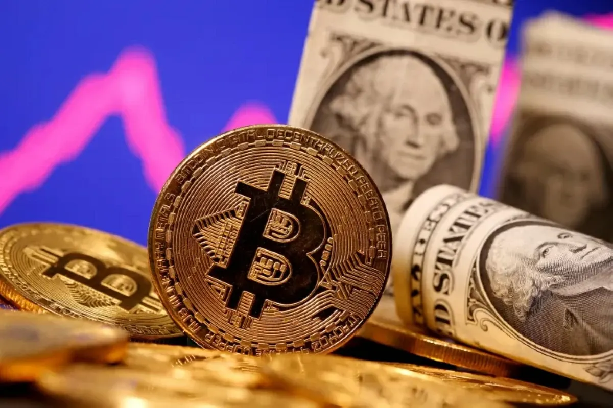 صورة مرافقة للخبر: بيتكوين فوق 82 ألف دولار وسط ضغوط الأسواق