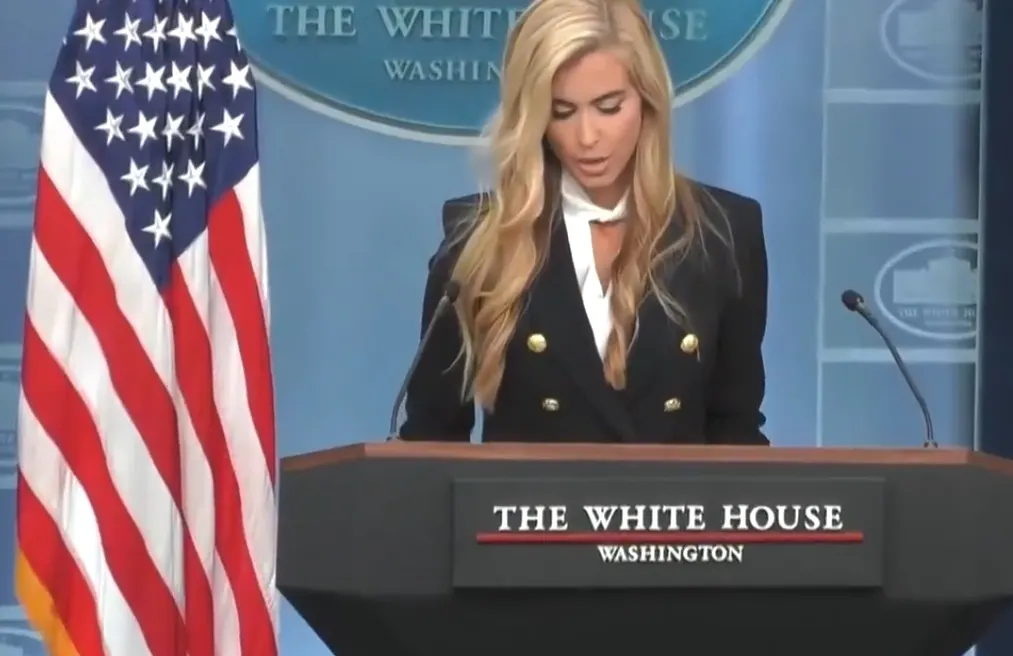 Image accompanying: Trump’s new press secretary out after less than week