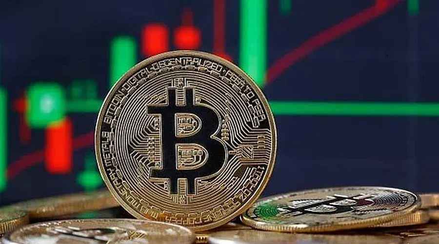 صورة مرافقة للخبر: بيتكوين تهبط نحو 82,500 دولار مع تدفقات خارجية من صناديق الاستثمار المتداولة وارتفاع عوائد الخزانة