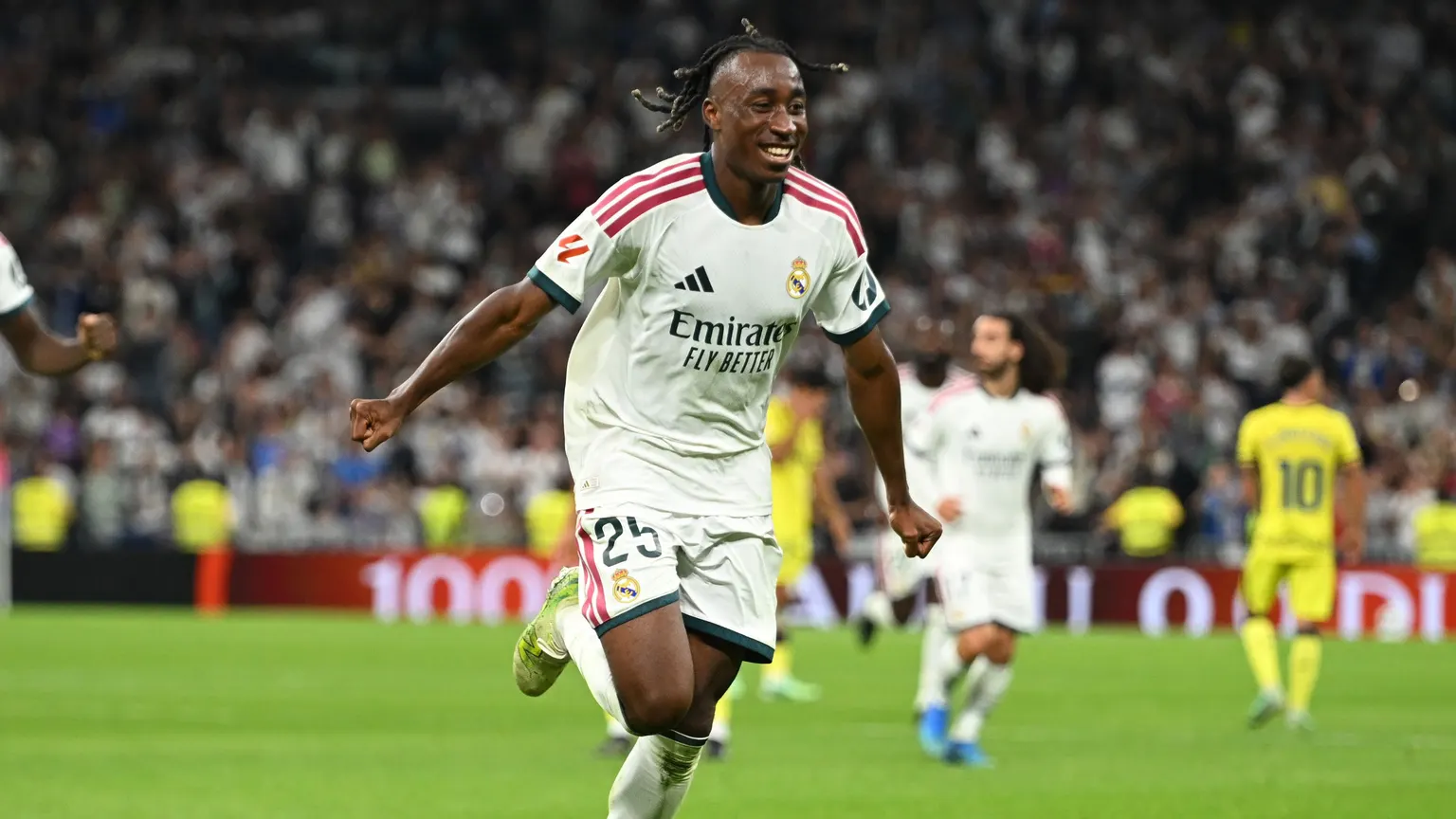 صورة مرافقة للخبر: دموع ووفاء.. ذكرى حزينة وراء الاحتفال الأول لديوماندي مع ريال مدريد