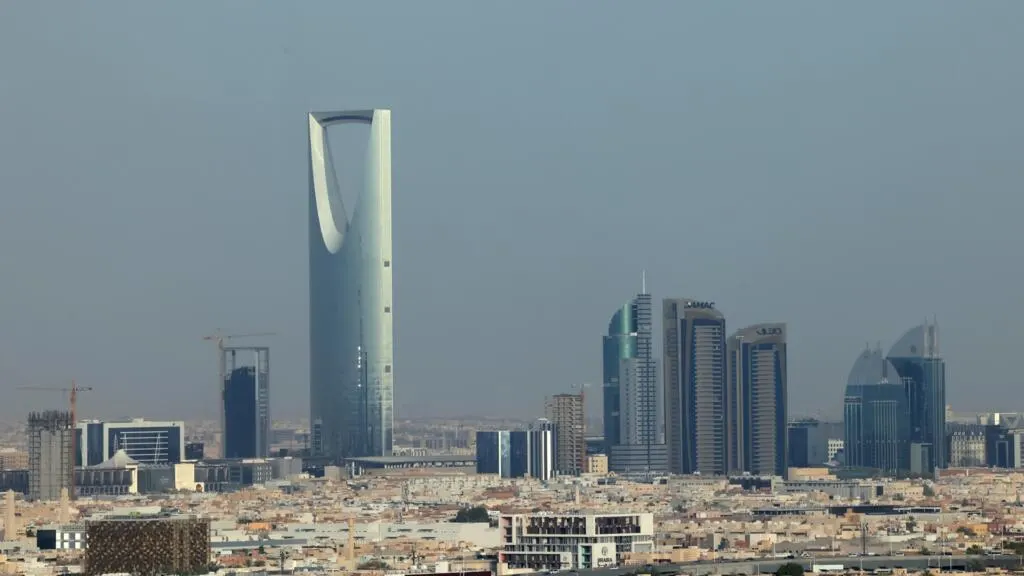 صورة مرافقة للخبر: السفارة الأمريكية في الرياض تطلب من كل الموظفين غير الأساسيين وعائلاتهم مغادرة السعودية (وكالة الأنباء الفرنسية)