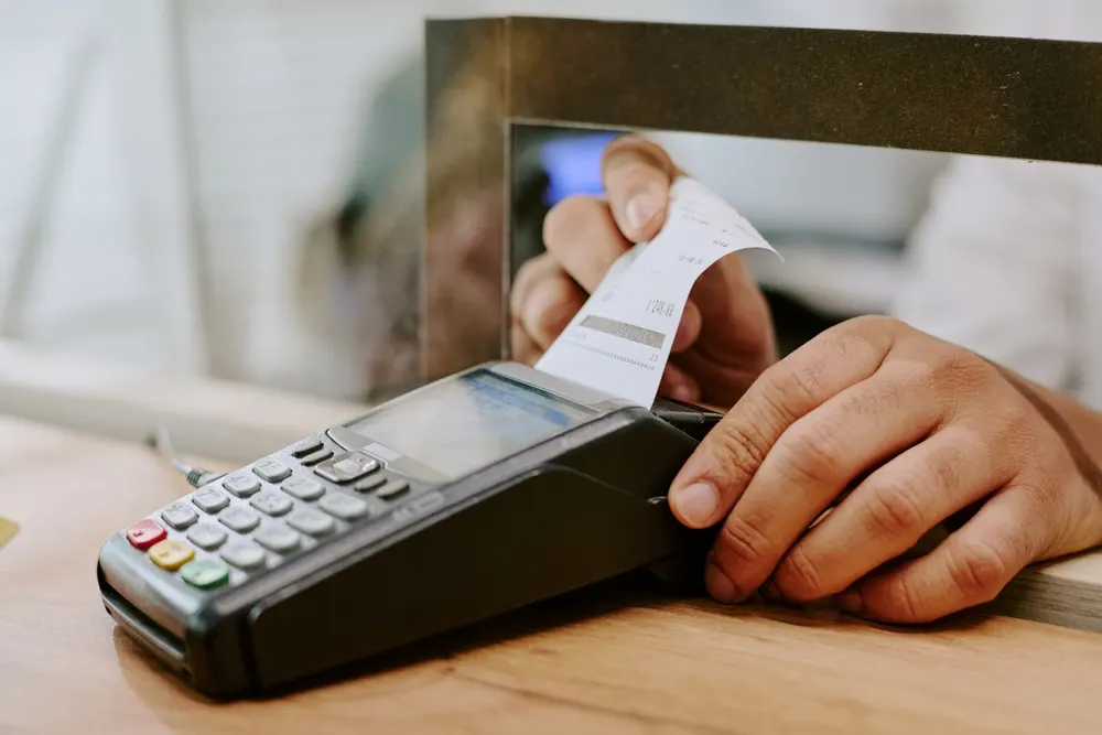 صورة مرافقة للخبر: الإنفاق الاستهلاكي السعودي يبقى فوق 3 مليارات دولار مع انخفاض معاملات التعليم إلى النصف