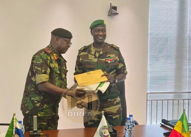 Image accompagnant : CEDEAO : Oumar Wade prend la tête du comité de défense ouest-africain après la passation