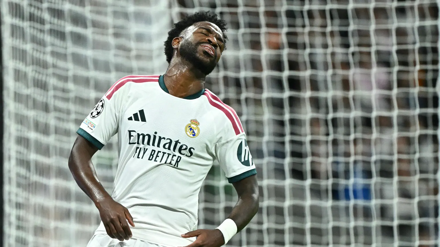 صورة مرافقة للخبر: وضعه مزرٍ.. لقطة صادمة من فينيسيوس بعد رباعية ريال مدريد